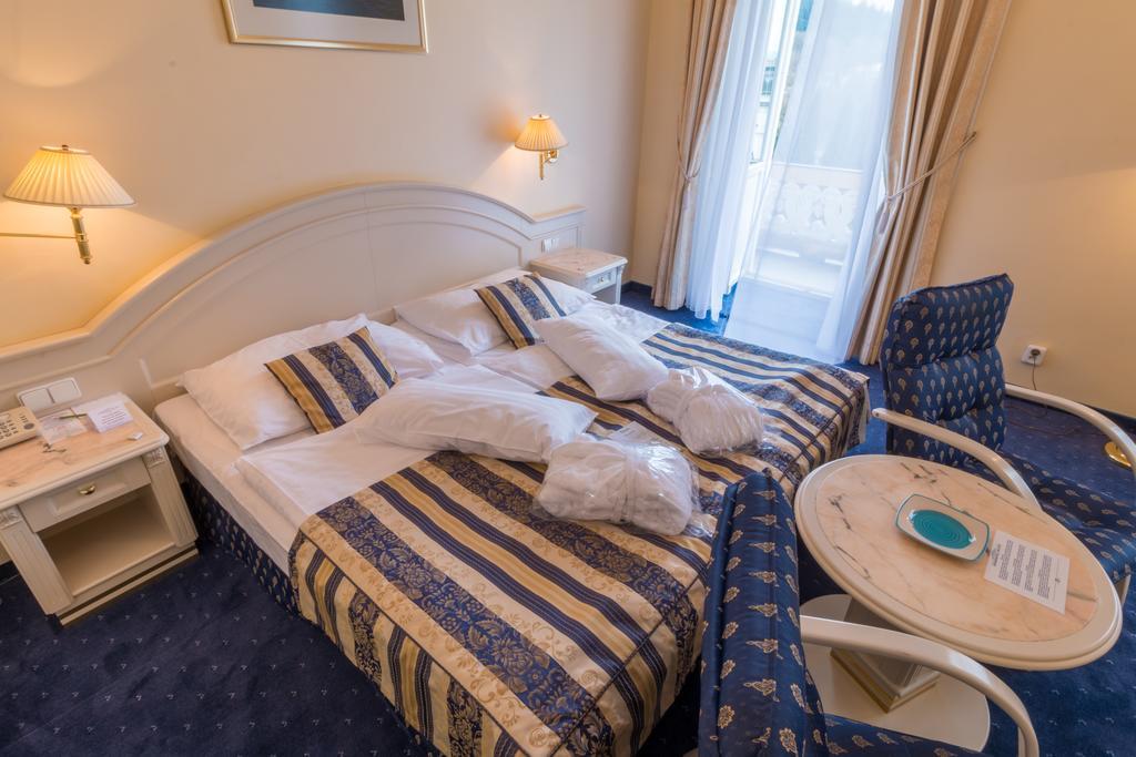 Ensana Hotel Pacifik Marianske Lazne Luaran gambar
